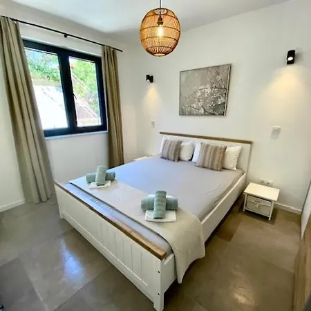 Newly Renovated Next To Marina Apartman Pula