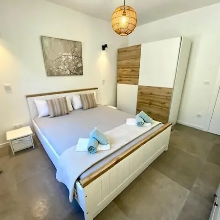 Newly Renovated Next To Marina Apartman Pula