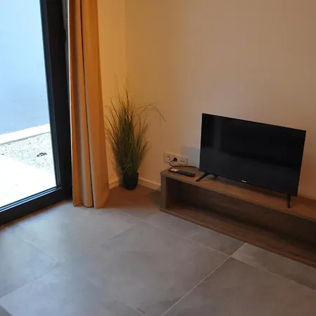 Newly Renovated Next To Marina Lejlighed *
